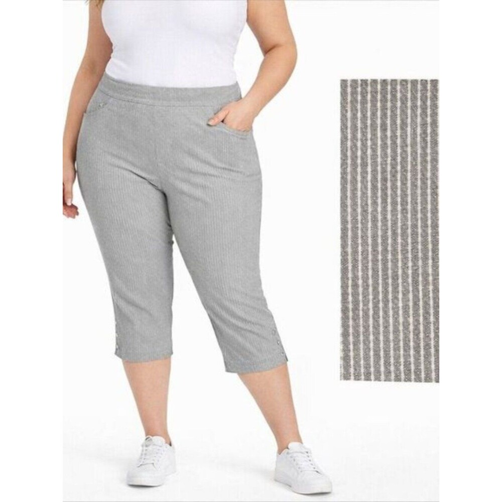 Chico’s Brigitte Capri Pants Size 3 (18) Pull On Striped EUC